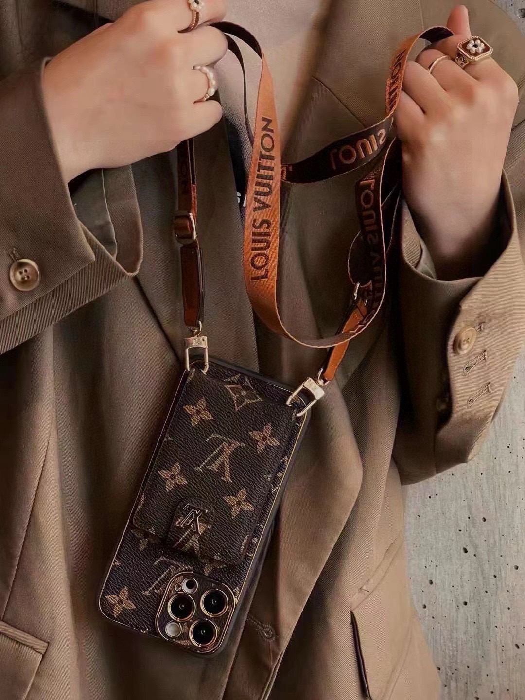 🔥LV卡包手机壳 斜挎手机壳 肤感二合一电镀老花插卡上下翻盖斜挎型号：为了不出现报错型号，请打开本机查看