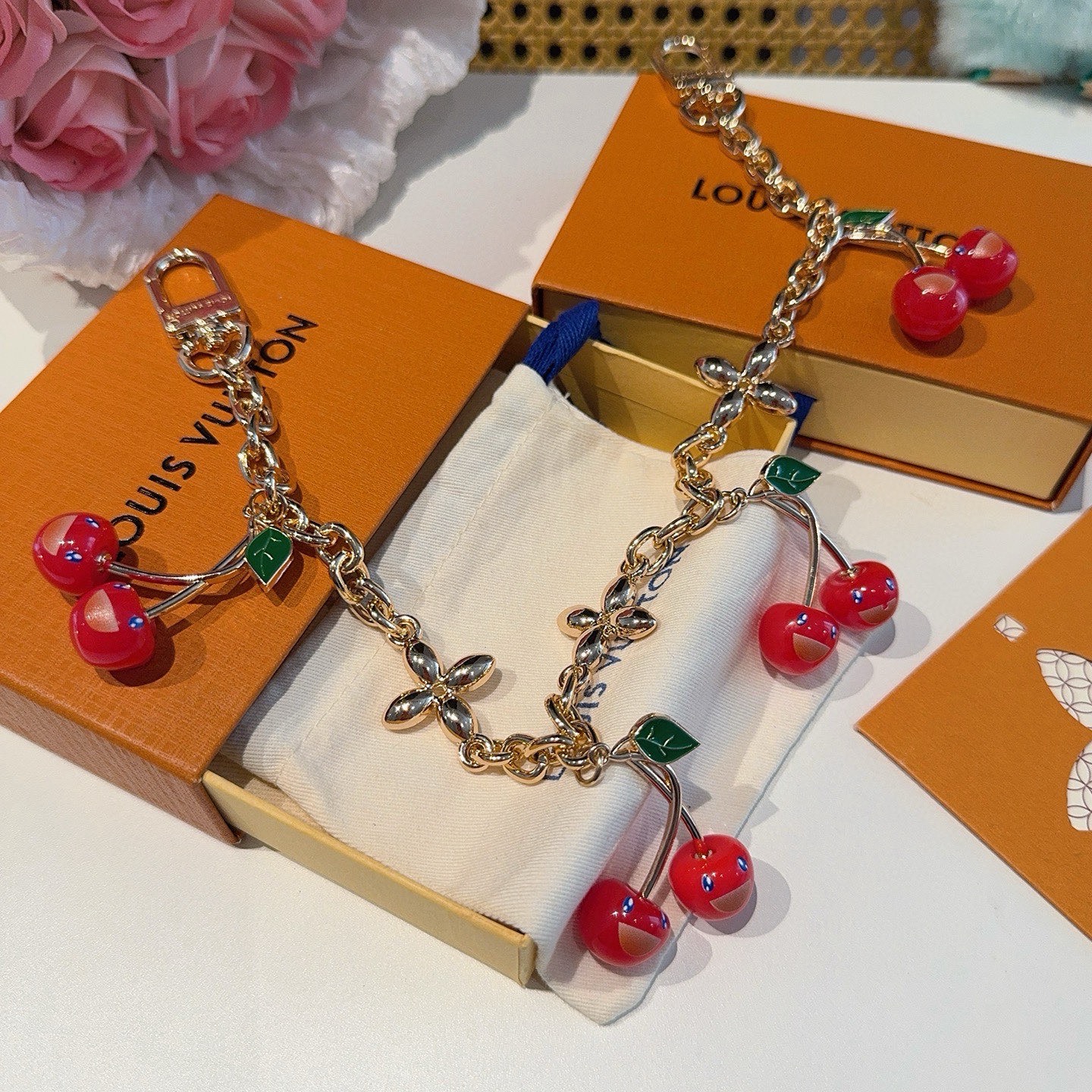 多颗🍒包链 LV X TM CERISE 多颗樱桃🍒链条包饰包包挂链 LV 钥匙扣 x TM LV Ce