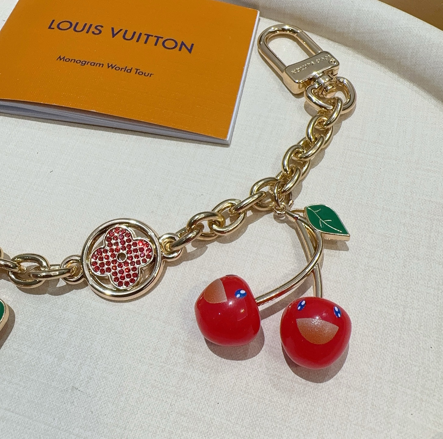 LV X TM 樱桃🍒包挂包链原单货 Lv钥匙扣包饰包包挂件Louis Vuitton 路易威登 樱桃🍒