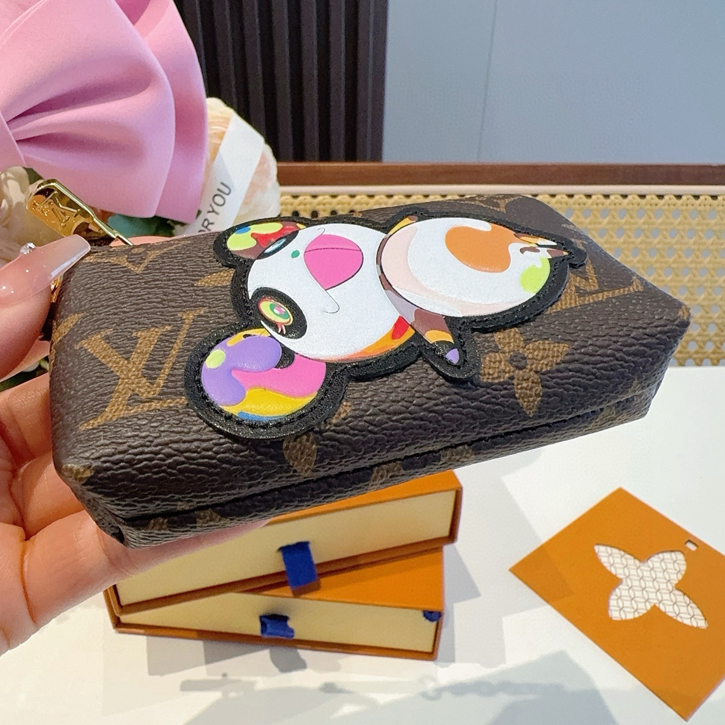 LV村上隆合作款熊猫零钱包卡包 挂饰☀️Louis Vuitton 路易威登lv钥匙扣钥匙包卡包PU材质