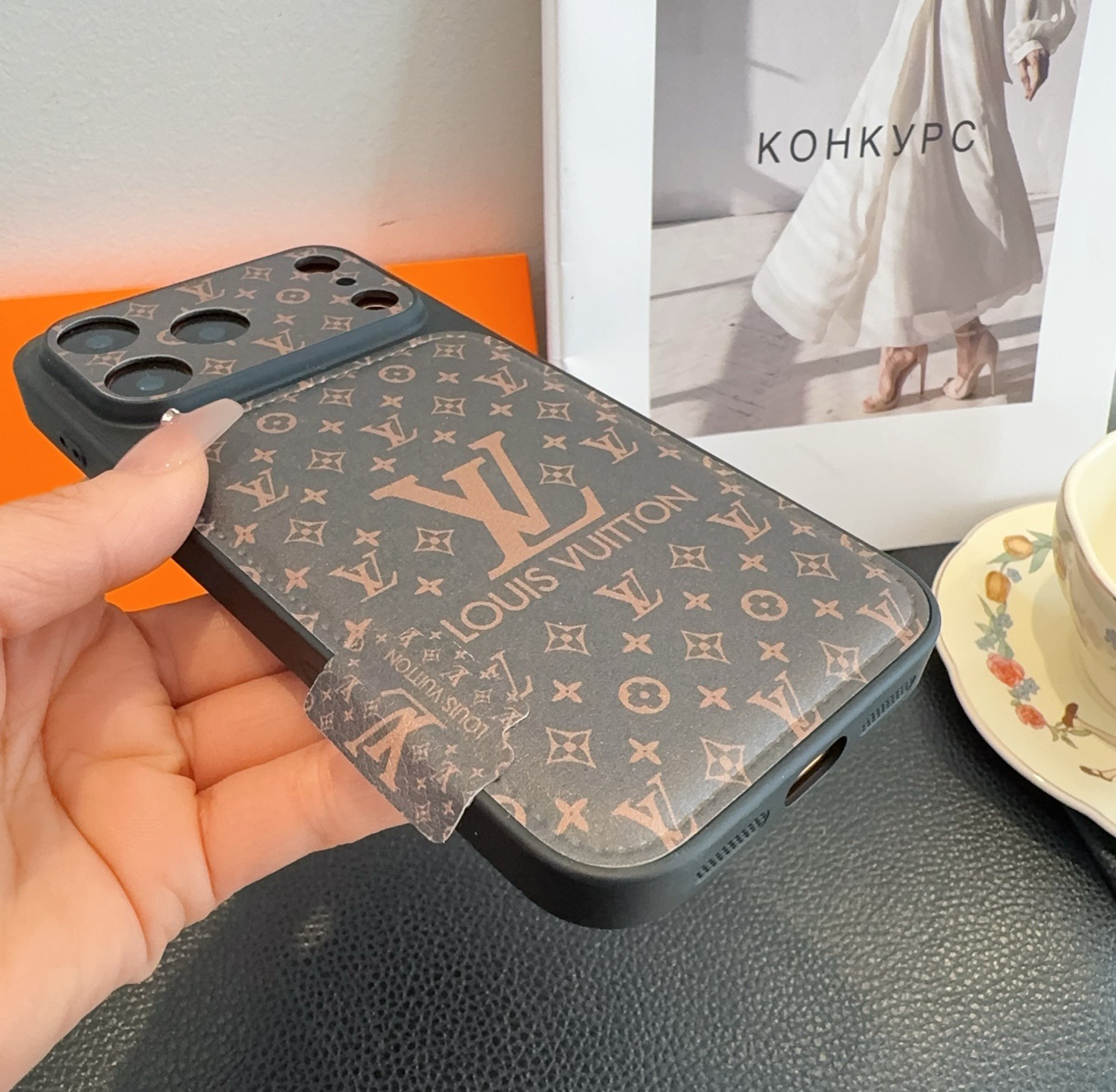 星宇橙系列 lv 秒变17 压花闪粉全包精孔手机壳型号：为了不出现报错型号，请打开本机查看手机设置显示的