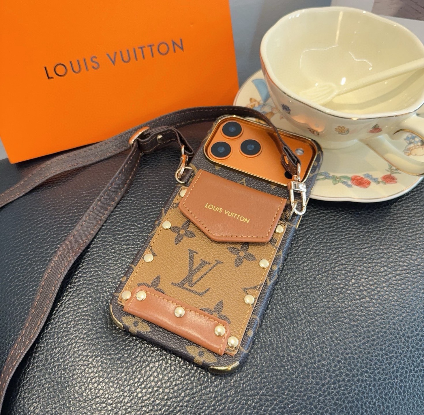 ✨🔮LV卡包手机壳 斜挎包手机壳型号：为了不出现报错型号，请打开本机查看手机设置显示的型号⚠️⚠️⚠️i