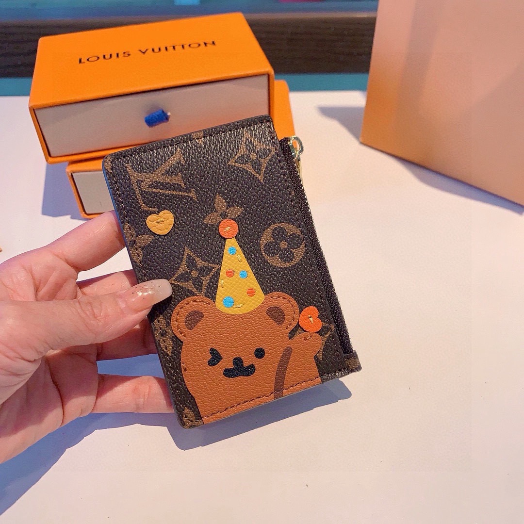 🔥独家新品LV卡通老花卡包，经典老花零钱包，圣诞熊🐻 小柴犬、米妮乔巴唐老鸭卡包零钱包两用，超纤材质 五