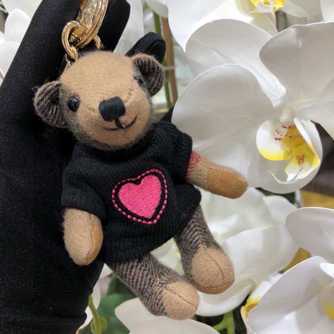 Burberry代工厂小熊🐻挂件，巴宝莉🐻毛衣泰迪熊钥匙扣挂件 温柔到心里🥰 准备已久、精致自留 ！内部