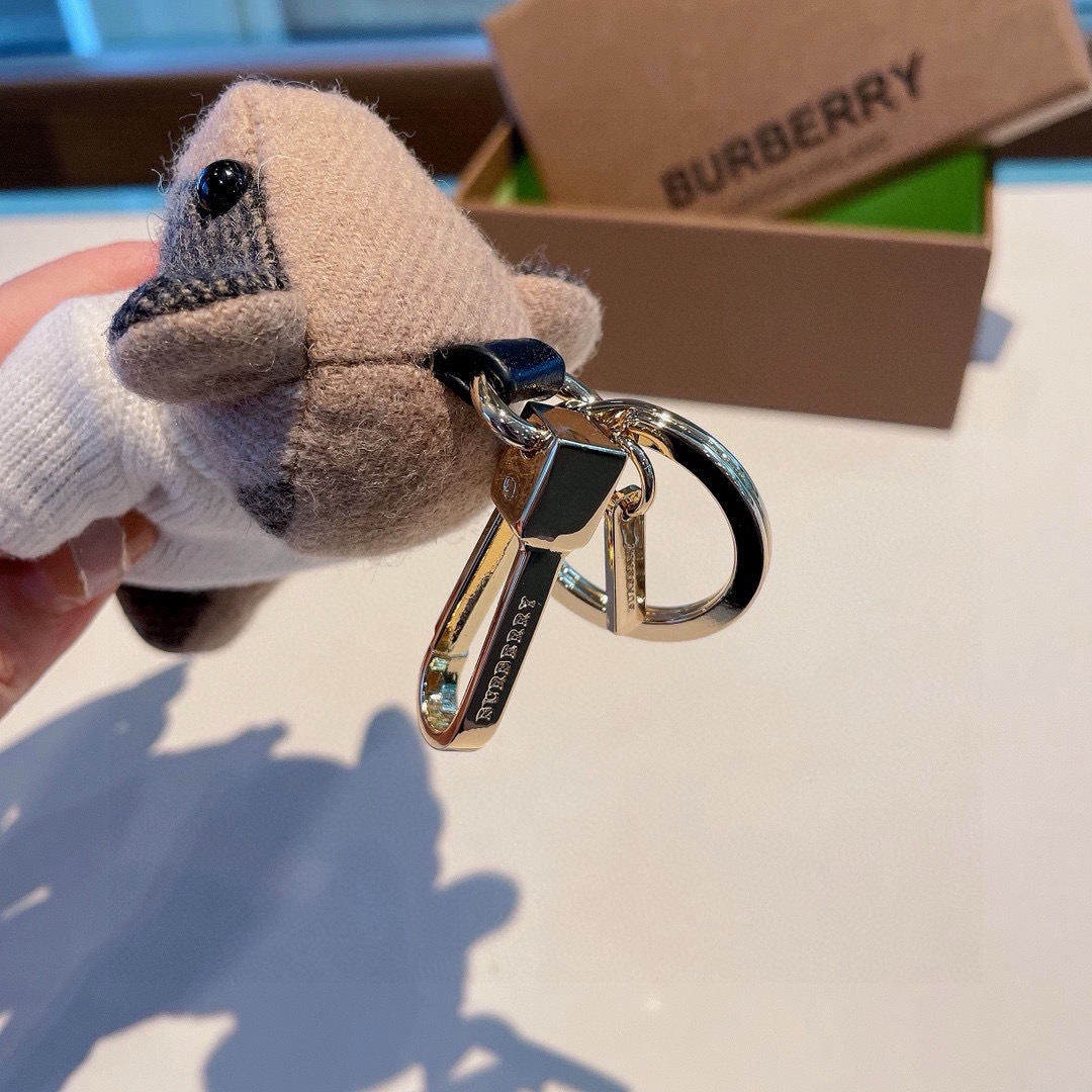 Burberry代工厂小熊🐻挂件，巴宝莉🐻毛衣泰迪熊钥匙扣挂件 温柔到心里🥰 准备已久、精致自留 ！内部