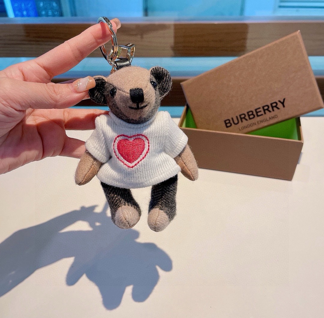 Burberry代工厂小熊🐻挂件，巴宝莉🐻毛衣泰迪熊钥匙扣挂件 温柔到心里🥰 准备已久、精致自留 ！内部