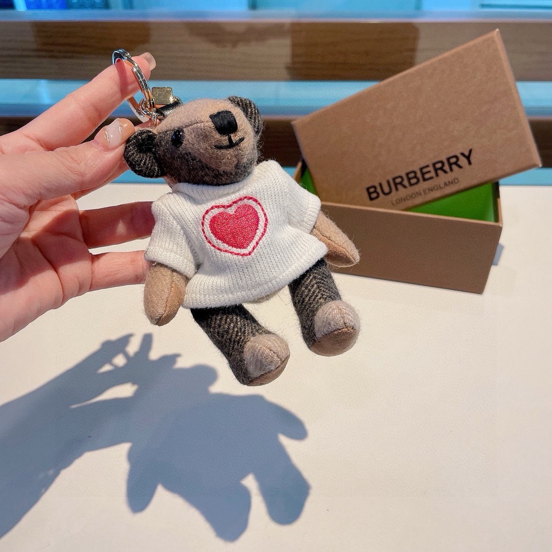 Burberry代工厂小熊🐻挂件，巴宝莉🐻毛衣泰迪熊钥匙扣挂件 温柔到心里🥰 准备已久、精致自留 ！内部