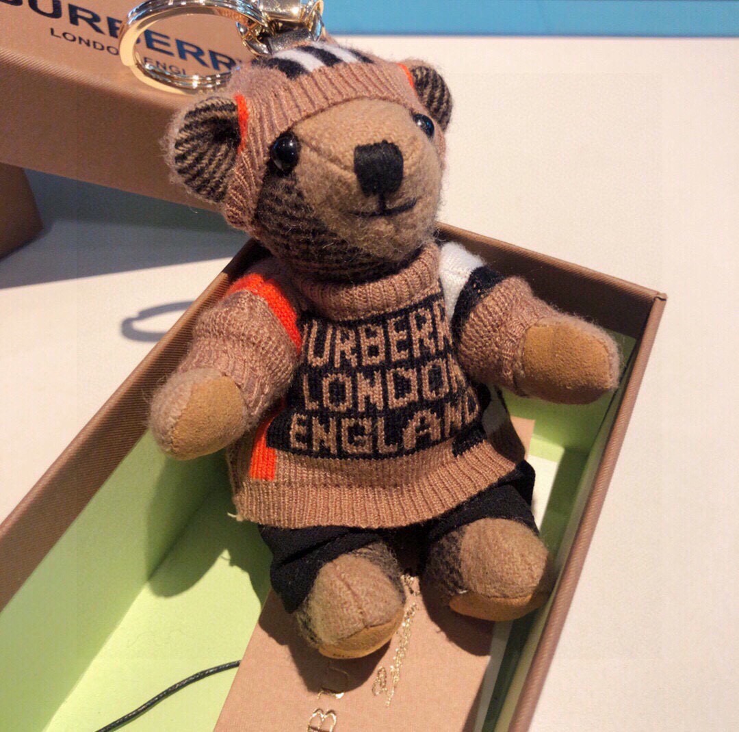 。美美的夏夏同款Burberry代工厂小熊🐻挂件，巴宝莉🐻毛衣泰迪熊钥匙扣挂件 温柔到心里🥰 准备已久、
