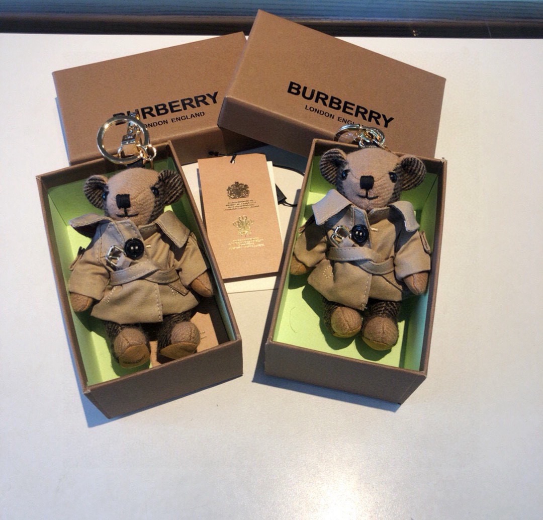 Burberry代工厂小熊🐻挂件 ，风衣🧥熊泰迪熊钥匙扣挂件 温柔到心里🥰 准备已久、精致自留 ！内部填