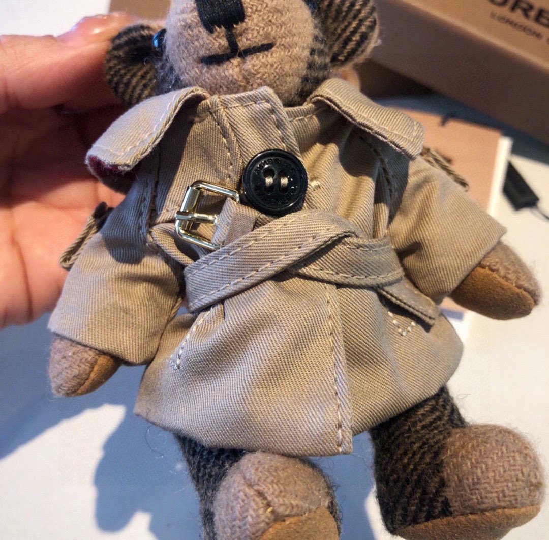 Burberry代工厂小熊🐻挂件 ，风衣🧥熊泰迪熊钥匙扣挂件 温柔到心里🥰 准备已久、精致自留 ！内部填