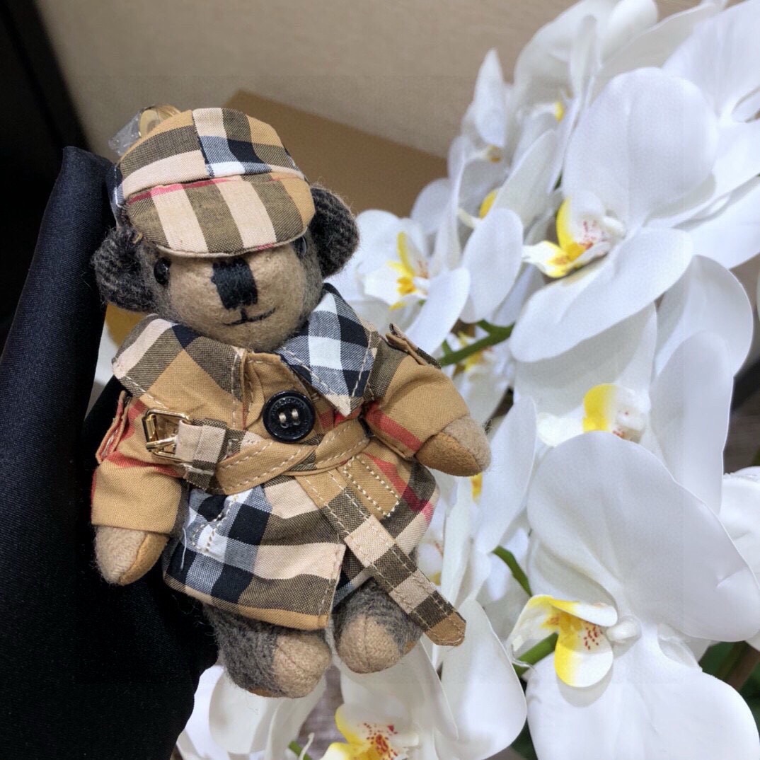 Burberry代工厂小熊🐻挂件，巴宝莉披丝巾泰迪熊钥匙扣挂件 温柔到心里🥰 准备已久、精致自留 ！内部