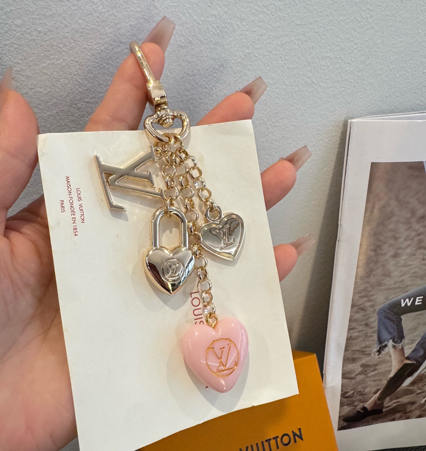 🔥Lv 钥匙扣包包挂件挂饰SPring Street Chain 包饰将 Monogram 花卉💗和 L