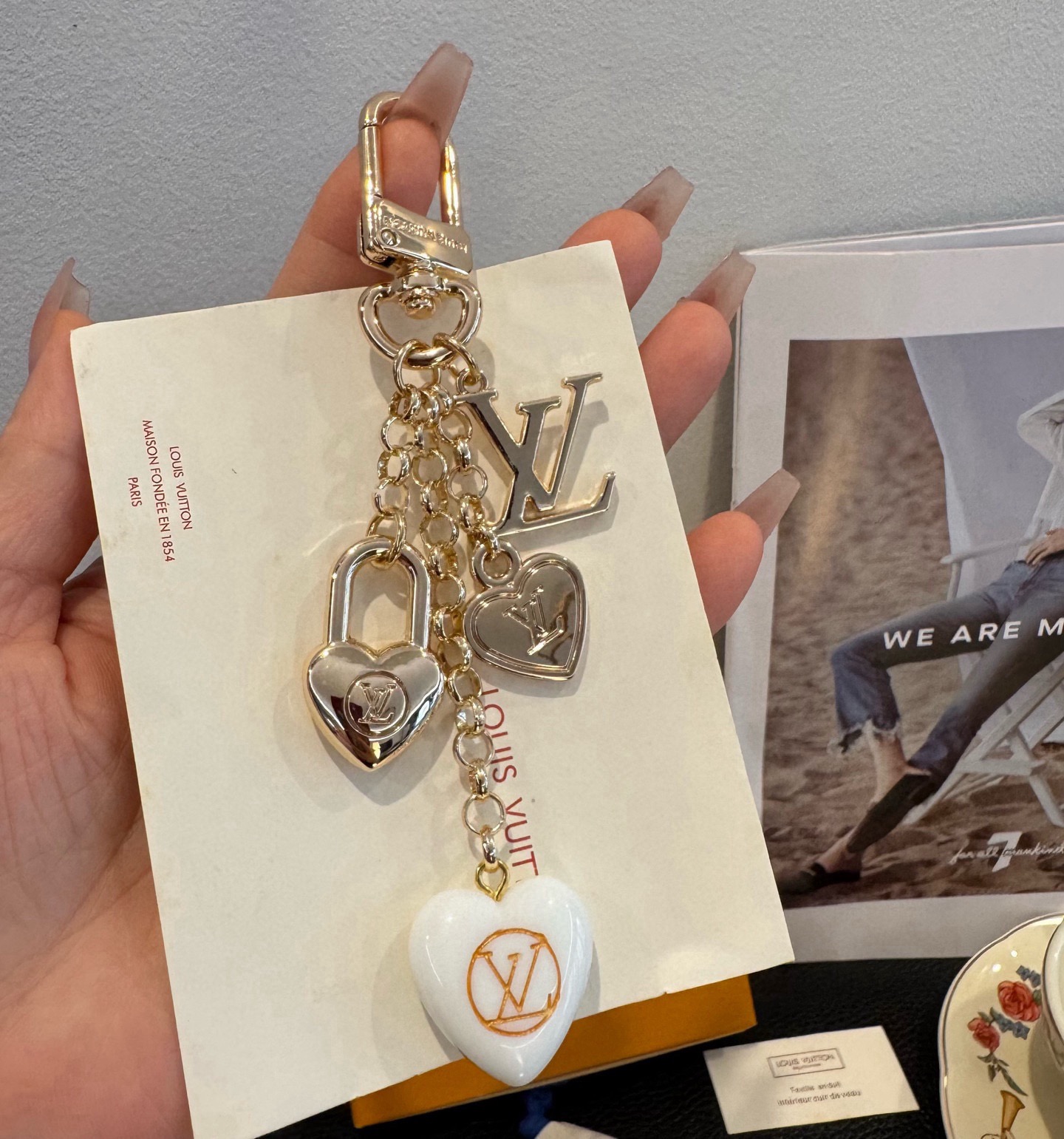🔥Lv 钥匙扣包包挂件挂饰SPring Street Chain 包饰将 Monogram 花卉💗和 L