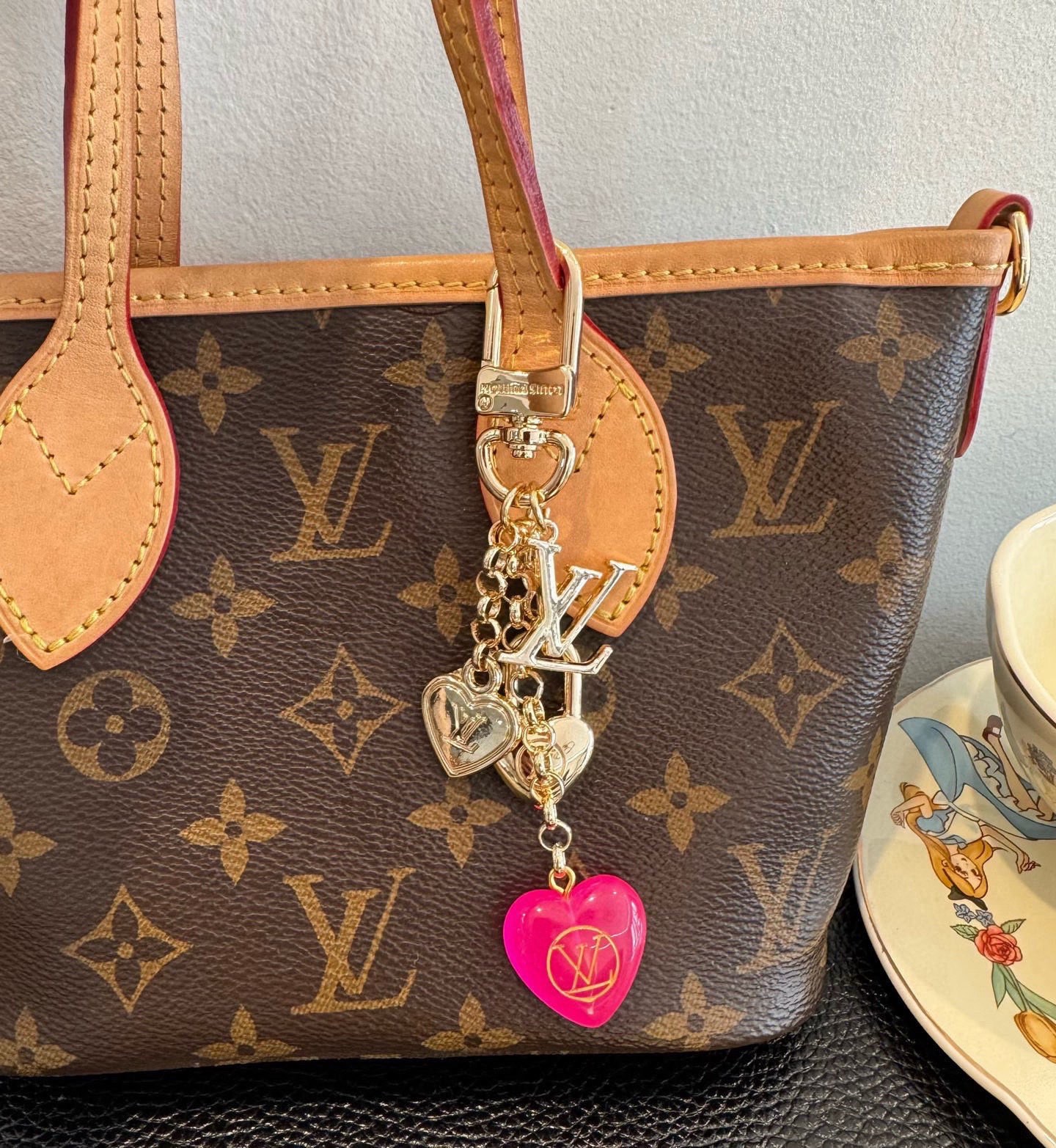 🔥Lv 钥匙扣包包挂件挂饰SPring Street Chain 包饰将 Monogram 花卉💗和 L