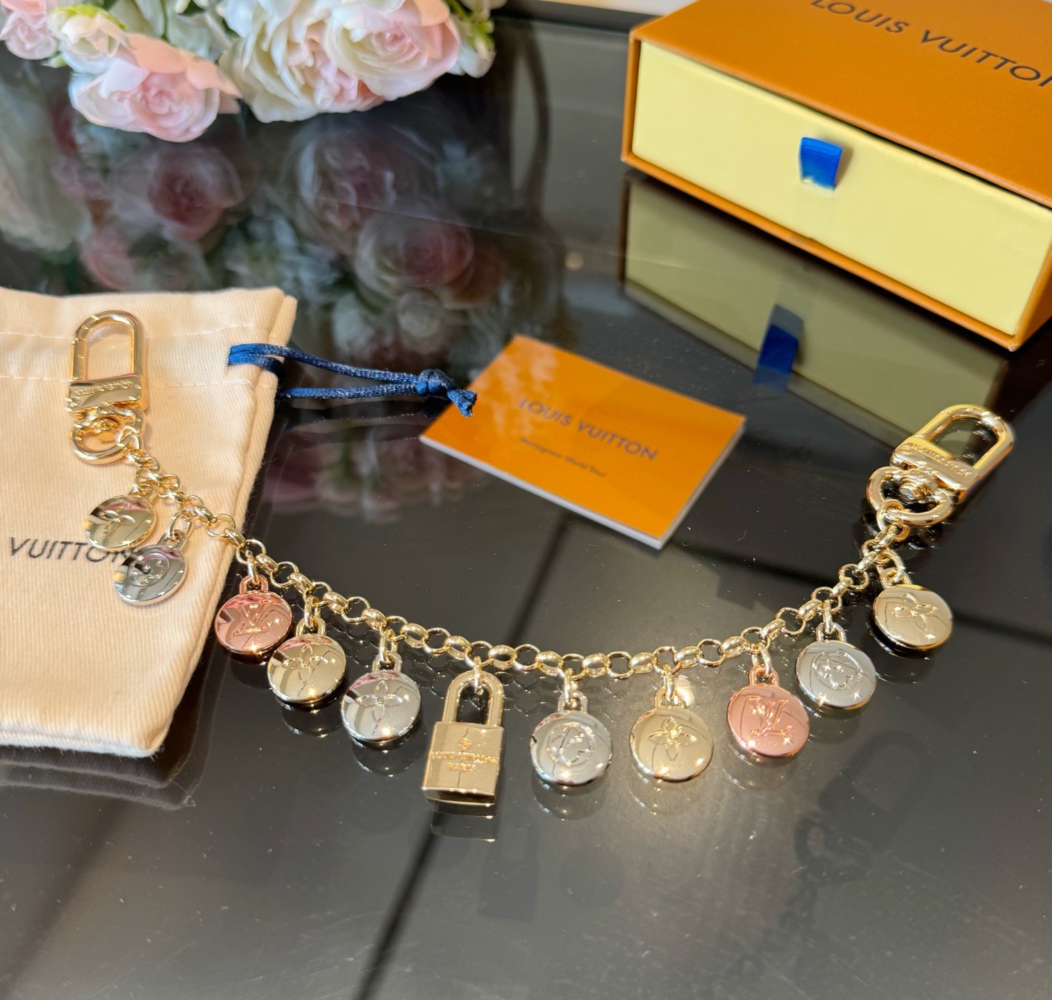 官网新款🔥LV包链 钥匙扣 路易威登珐琅彩色挂饰 包包链条精选莹亮金属 高雅奢华！
