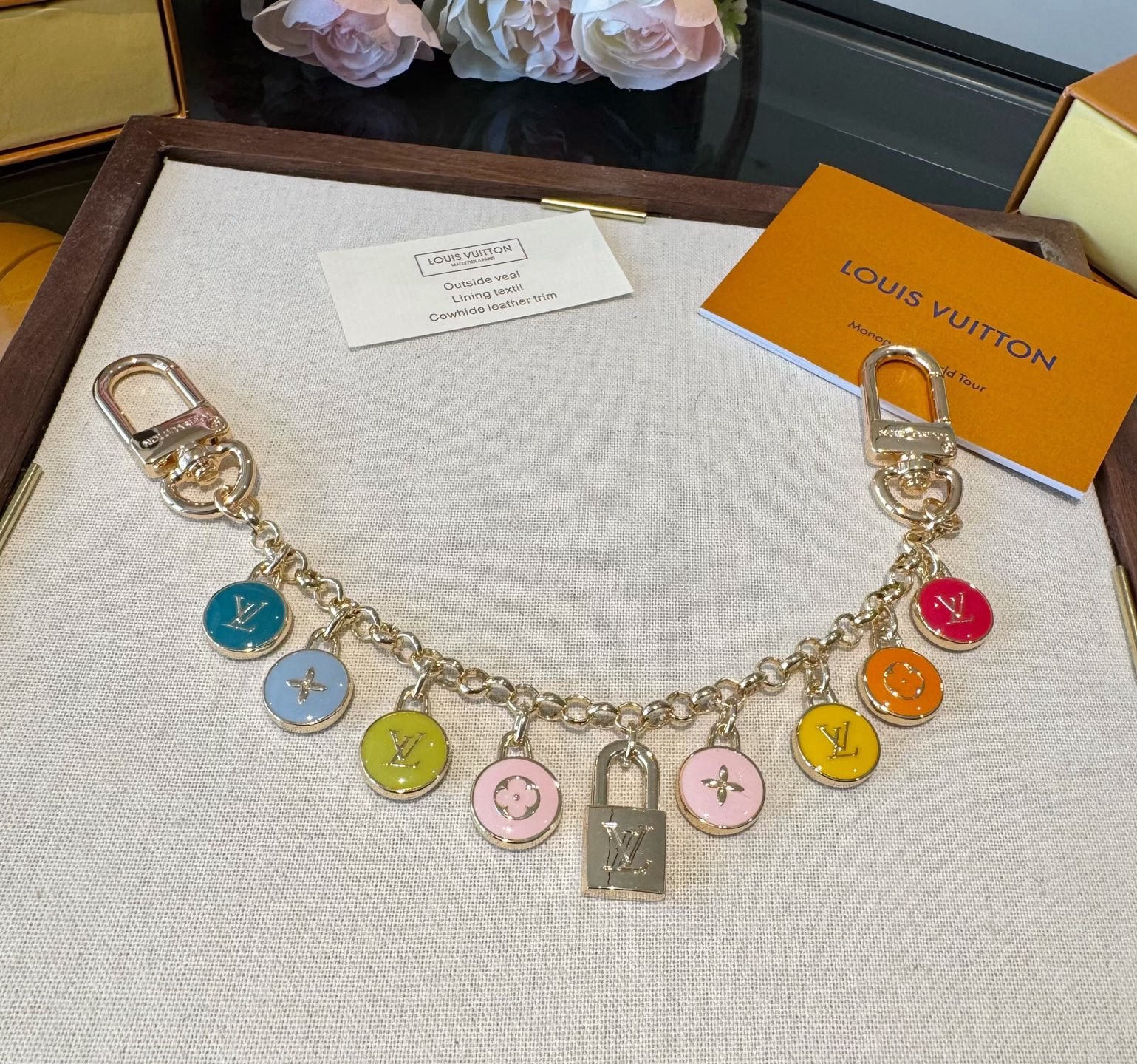 官网新款🔥LV包链 钥匙扣 路易威登珐琅彩色挂饰 包包链条精选莹亮金属 高雅奢华！
