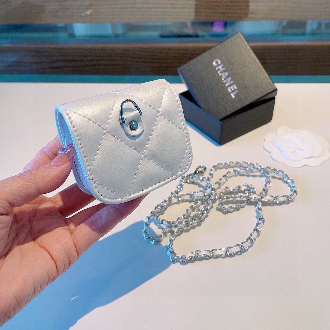 ❤️香奈儿CHANEL经典菱格通用耳机包💥官网1:1耳机包 时尚迷你包包，链条⛓️挂绳可拆卸，蓝牙耳机包