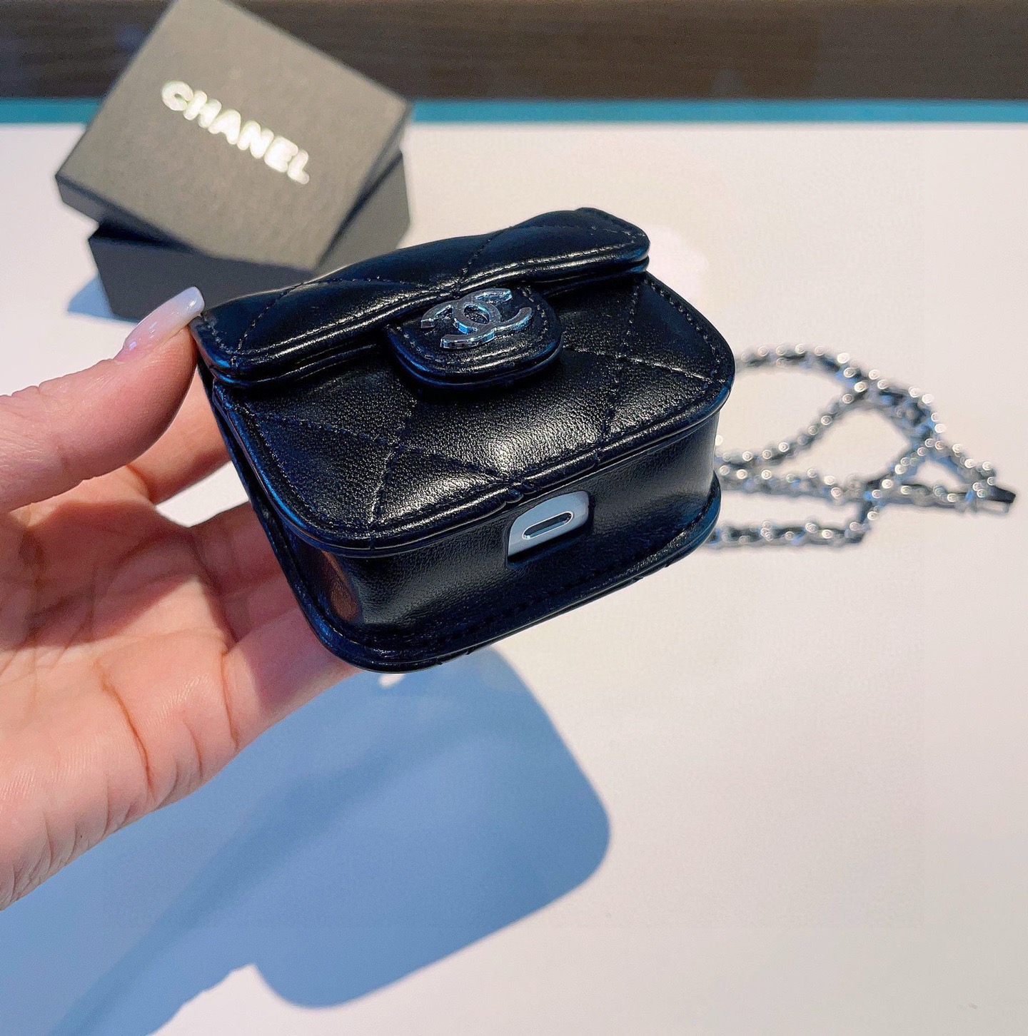 ❤️香奈儿CHANEL经典菱格通用耳机包💥官网1:1耳机包 时尚迷你包包，链条⛓️挂绳可拆卸，蓝牙耳机包