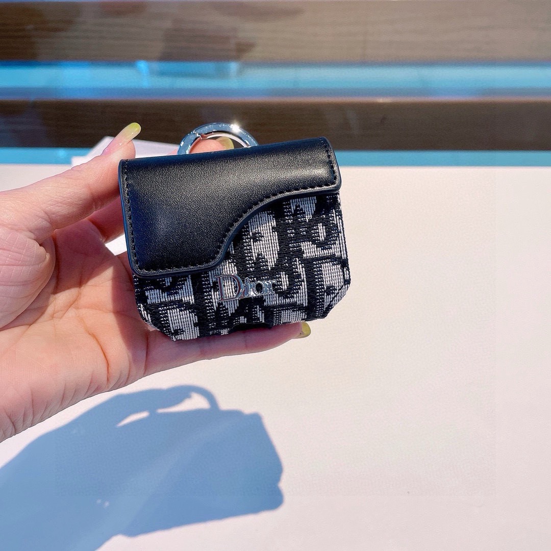 🔥Dior官网款耳机包，迪奥拼色耳机包，原版五金，一个尺寸73mm*68mm*35mm，适用任何尺寸蓝牙