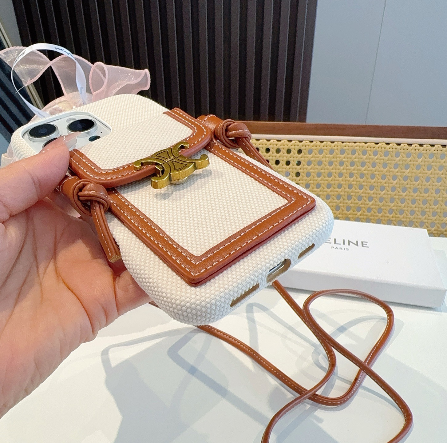 💥celine赛琳卡包手机壳三包壳，可支架，带挂绳可斜挎可挂脖型号：为了不出现报错型号，请打开本机查看手