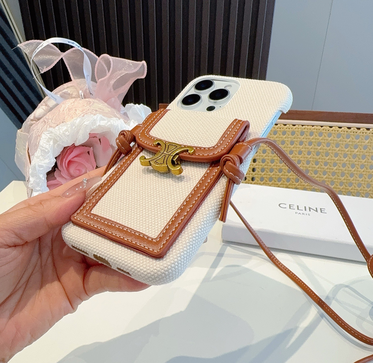 💥celine赛琳卡包手机壳三包壳，可支架，带挂绳可斜挎可挂脖型号：为了不出现报错型号，请打开本机查看手