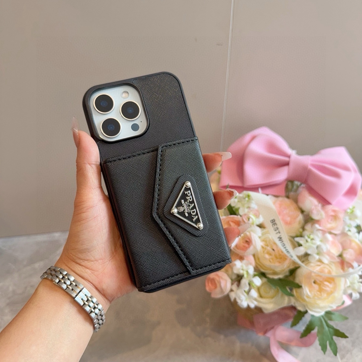 ✨PRADA普拉达十字纹手机壳 三折风琴卡包 零钱包 二合一 贴皮全包手机壳，精准孔位 高端品质 实用性