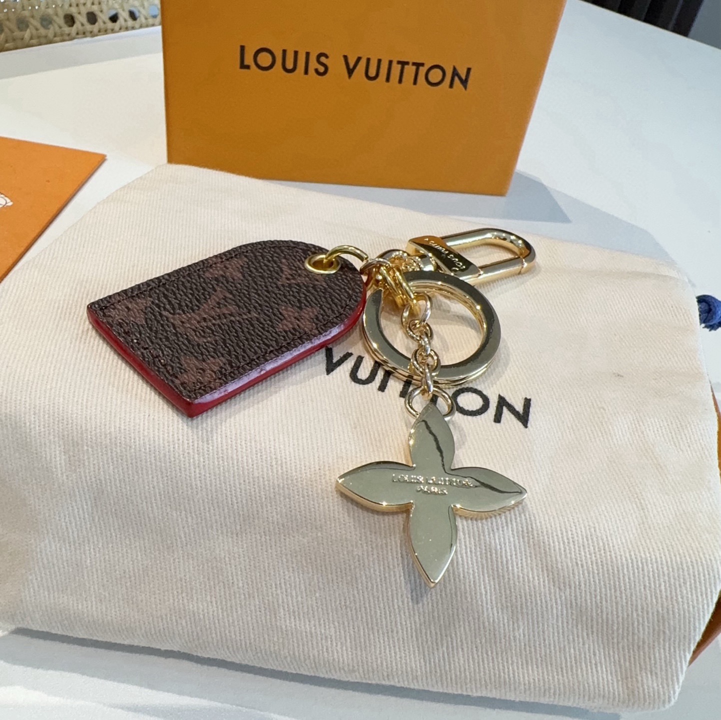 🔥 LV经典老花钥匙扣 包饰与钥匙扣挂件LV Cherished Tab 钥匙扣结合 Monogram 