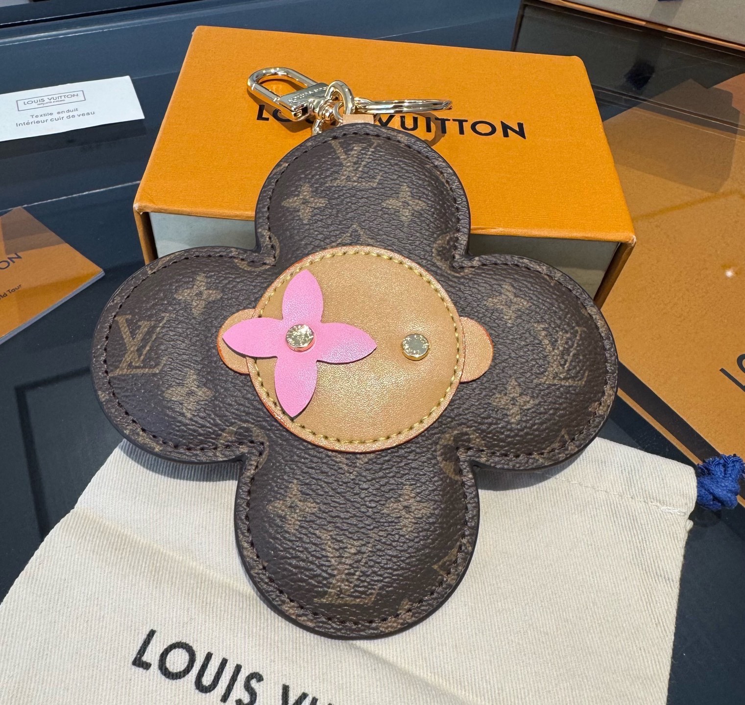 LV钥匙扣Vivienne挂饰 大号 太阳花 包包挂件