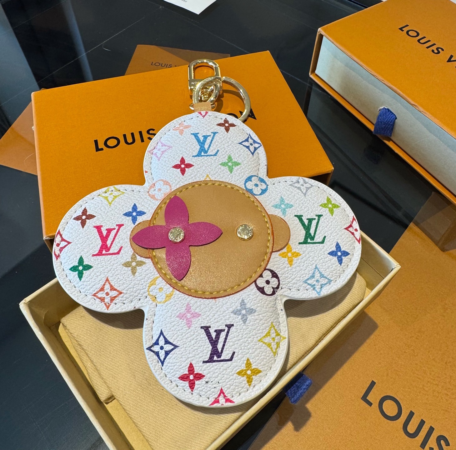 LV钥匙扣Vivienne挂饰 大号 太阳花 包包挂件