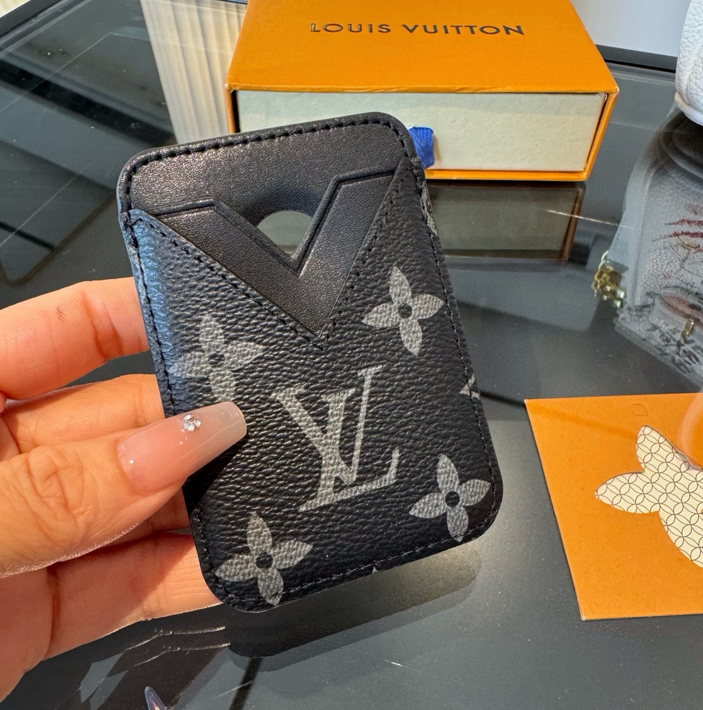 🔥LV官网磁吸卡包 手机磁吸卡包顶级高品质[强]磁吸式卡夹，尺寸：长6.5*高9.5*宽0.5厘米