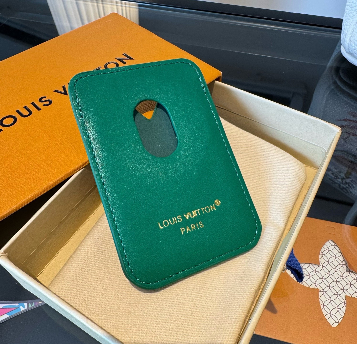 🔥LV官网磁吸卡包 手机磁吸卡包顶级高品质[强]磁吸式卡夹，尺寸：长6.5*高9.5*宽0.5厘米