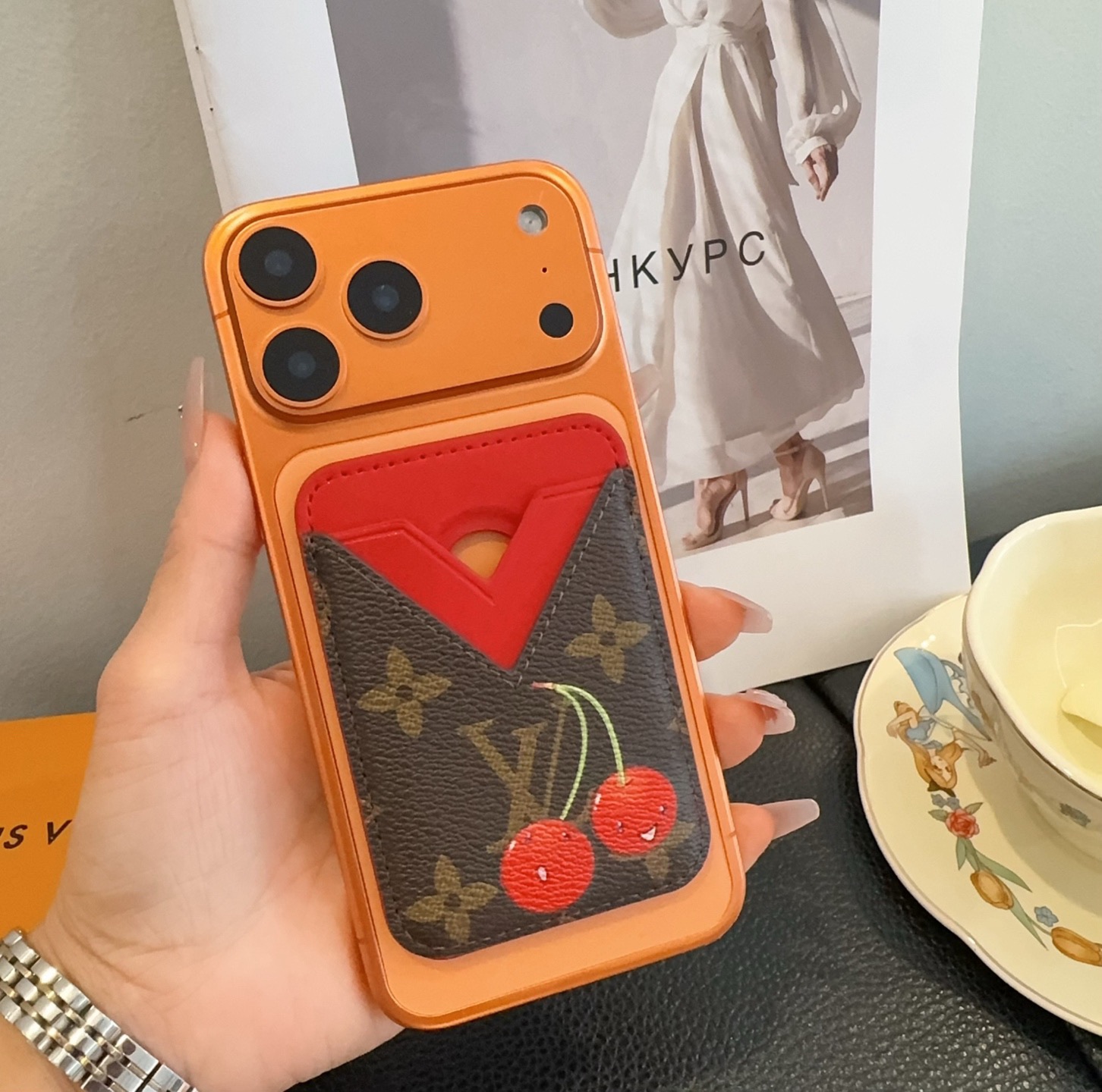 🔥LV官网磁吸卡包 手机磁吸卡包顶级高品质[强]磁吸式卡夹，尺寸：长6.5*高9.5*宽0.5厘米