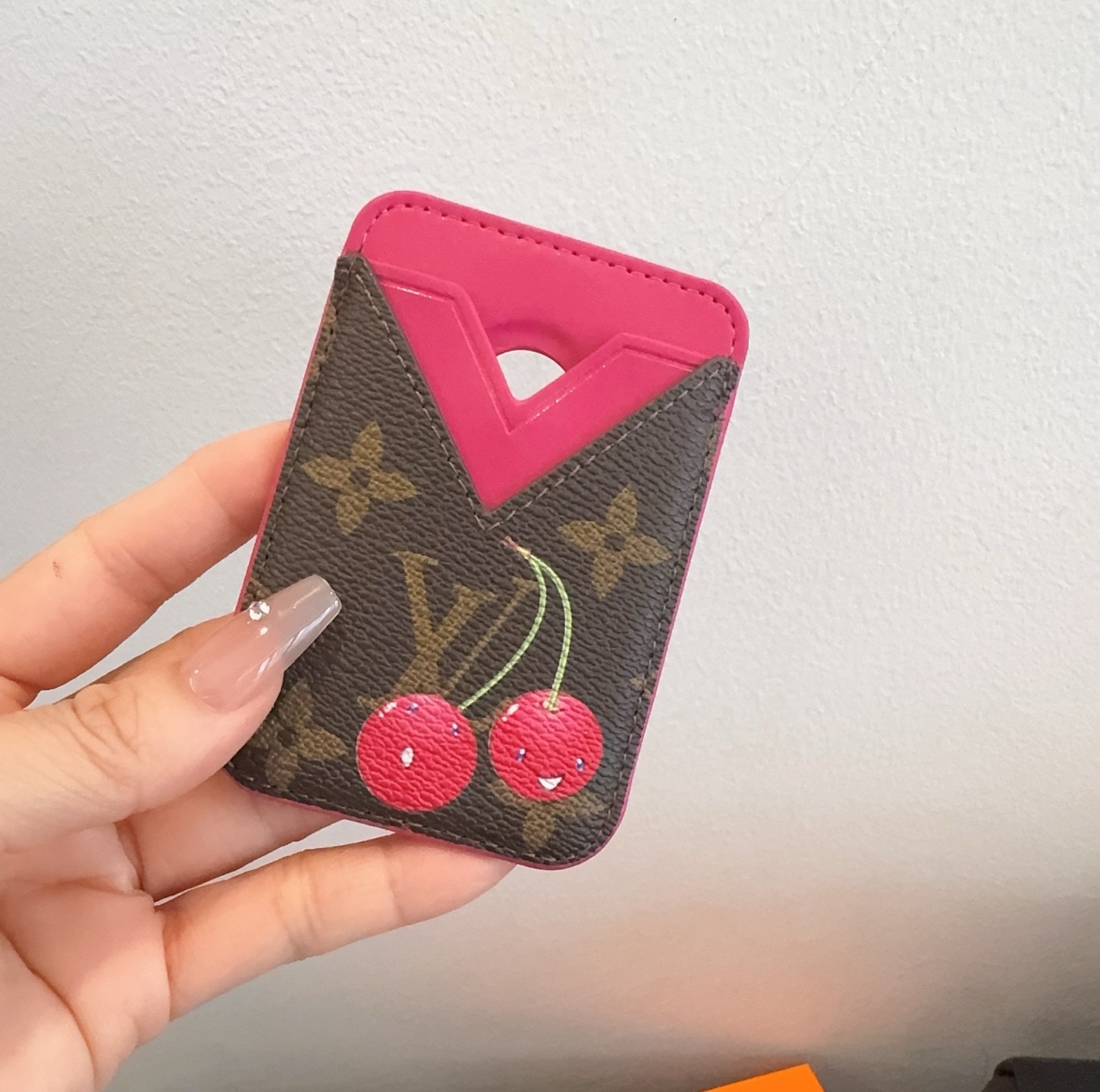 🔥LV官网磁吸卡包 手机磁吸卡包顶级高品质[强]磁吸式卡夹，尺寸：长6.5*高9.5*宽0.5厘米