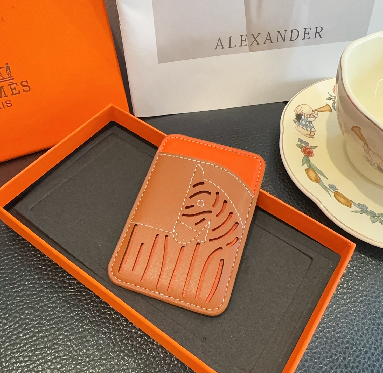 🔥爱马仕官网磁吸卡包 手机磁吸卡包顶级高品质[强]磁吸式卡夹，尺寸：长6.5*高9.5*宽0.5厘米