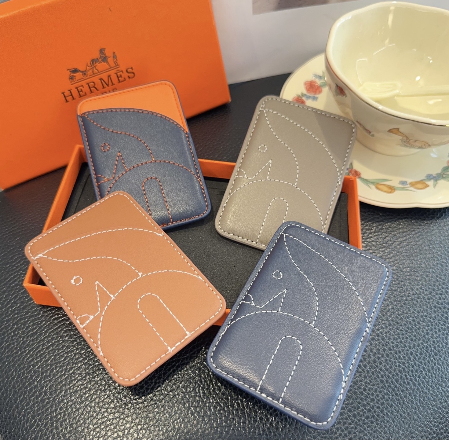 🔥爱马仕官网磁吸卡包 手机磁吸卡包顶级高品质[强]磁吸式卡夹，尺寸：长6.5*高9.5*宽0.5厘米