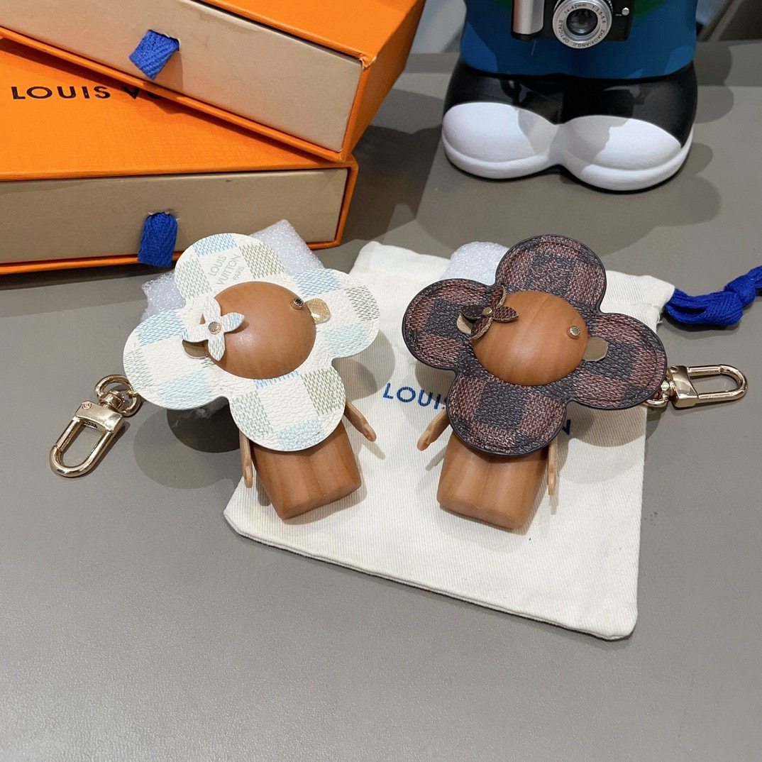 🔥LOUIS VUITTON新款包饰与钥匙扣。LV薇薇安太阳花包包挂件 手机壳挂件可满足各种时尚品味的实