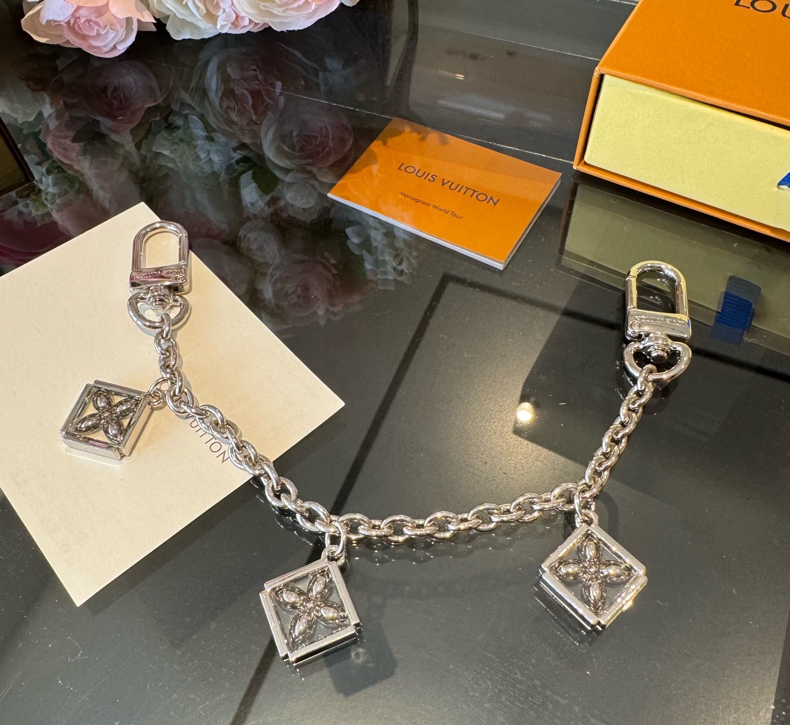 官网新款🔥LV包链钥匙扣 路易威登 Sailor包链 挂饰 包包链条精选莹亮金属材质，链节设计灵感源自航