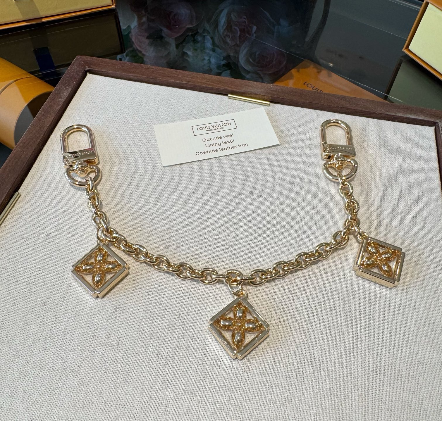 官网新款🔥LV包链钥匙扣 路易威登 Sailor包链 挂饰 包包链条精选莹亮金属材质，链节设计灵感源自航