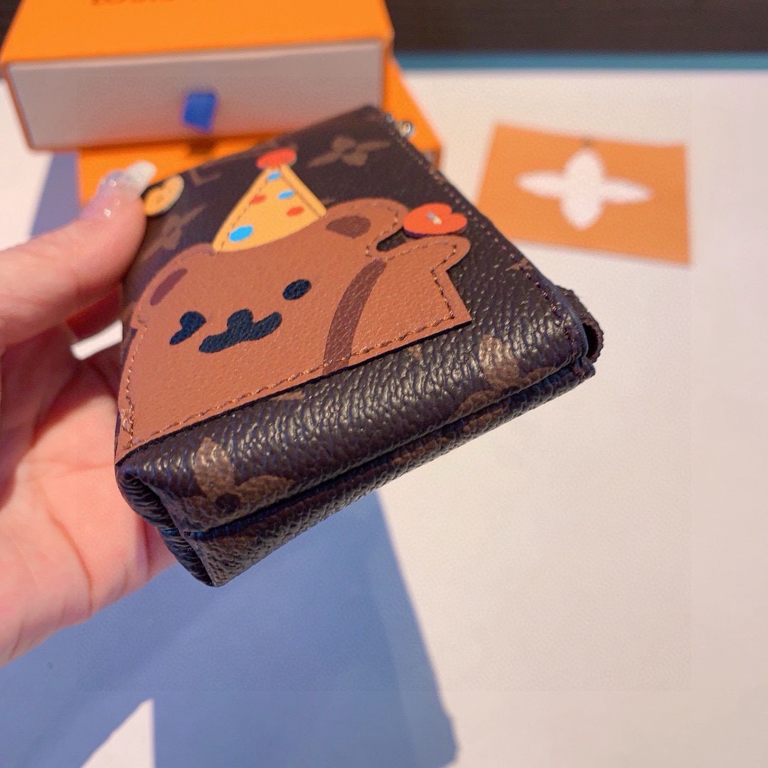 🔥独家新品LV卡通老花零钱包包，经典老花耳机包，包包挂饰，圣诞熊🐻 小柴犬、狮子🦁️零钱包 超纤材质 五