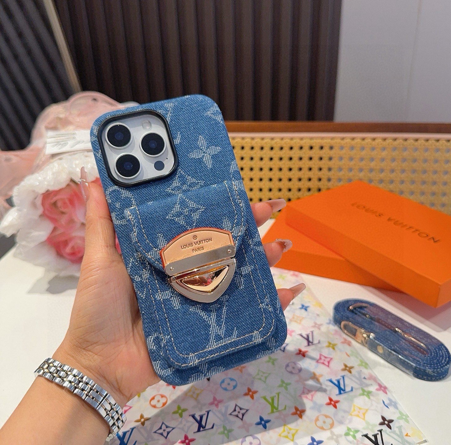 🔥LV牛仔锁头卡包手机壳 肩带斜挎手机壳 全包软壳 装取机方便，侧边五金按键 质感杠杠滴[强]型号：为了