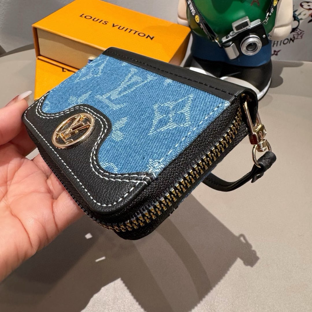 🔥Lv经典老花牛仔拼色卡包 零钱包 👛耳机🎧包 ✨可装口红💄等Mini小拎包，可挎可拿 可挂腰带上 小巧