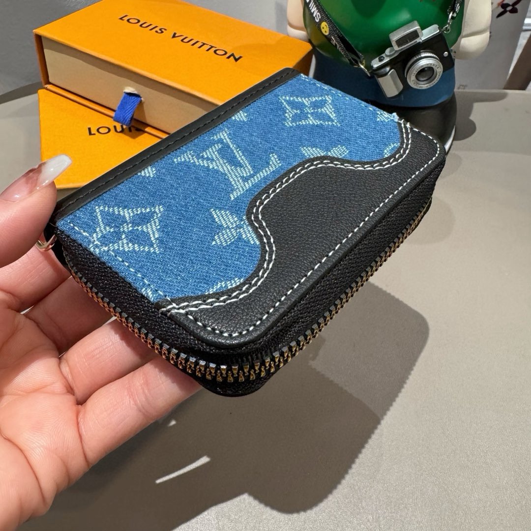 🔥Lv经典老花牛仔拼色卡包 零钱包 👛耳机🎧包 ✨可装口红💄等Mini小拎包，可挎可拿 可挂腰带上 小巧