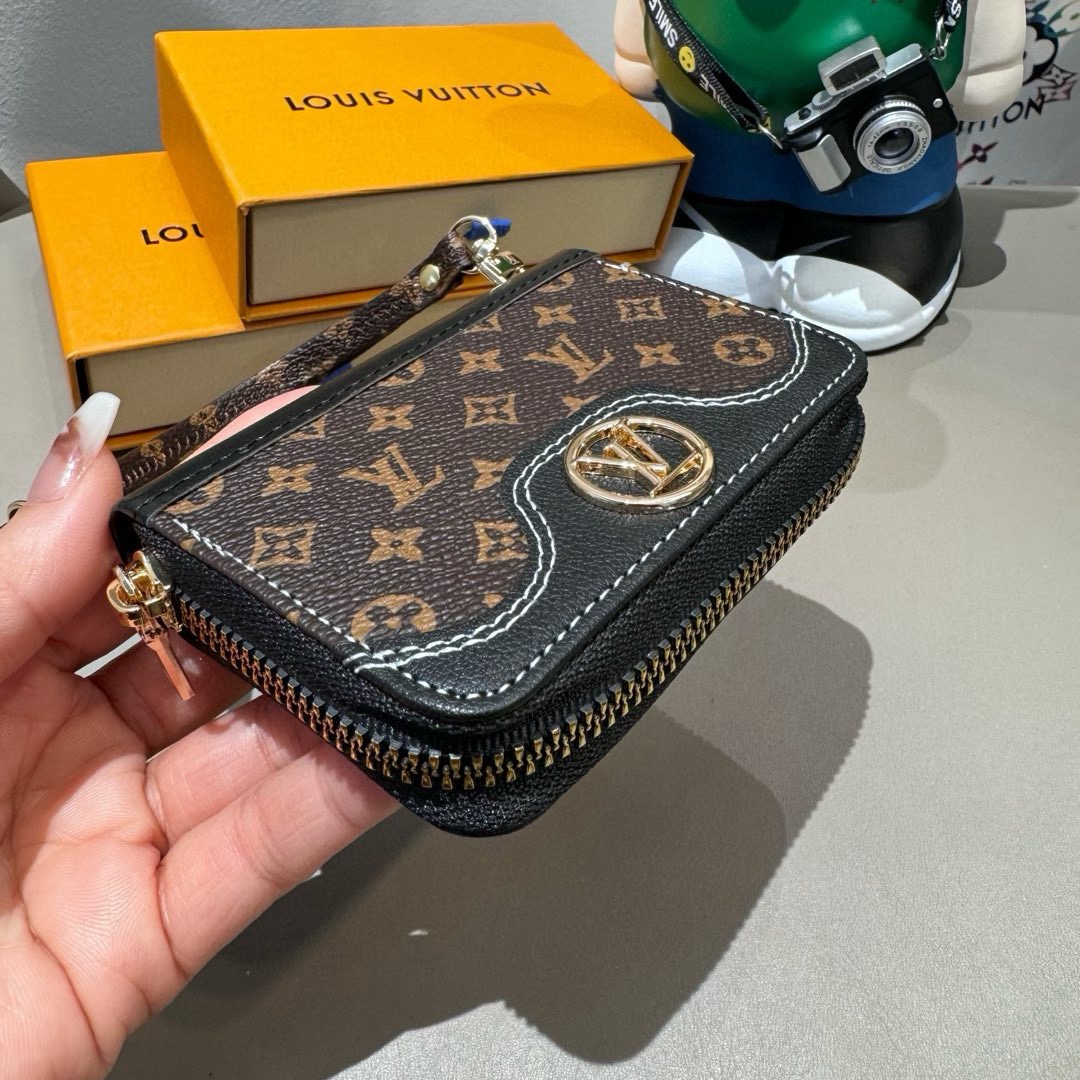 🔥Lv经典老花牛仔拼色卡包 零钱包 👛耳机🎧包 ✨可装口红💄等Mini小拎包，可挎可拿 可挂腰带上 小巧