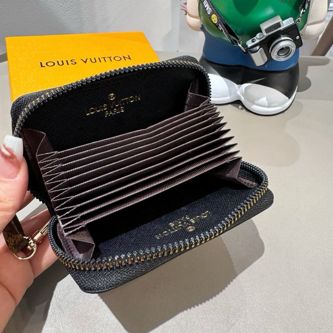 🔥Lv经典老花牛仔拼色卡包 零钱包 👛耳机🎧包 ✨可装口红💄等Mini小拎包，可挎可拿 可挂腰带上 小巧