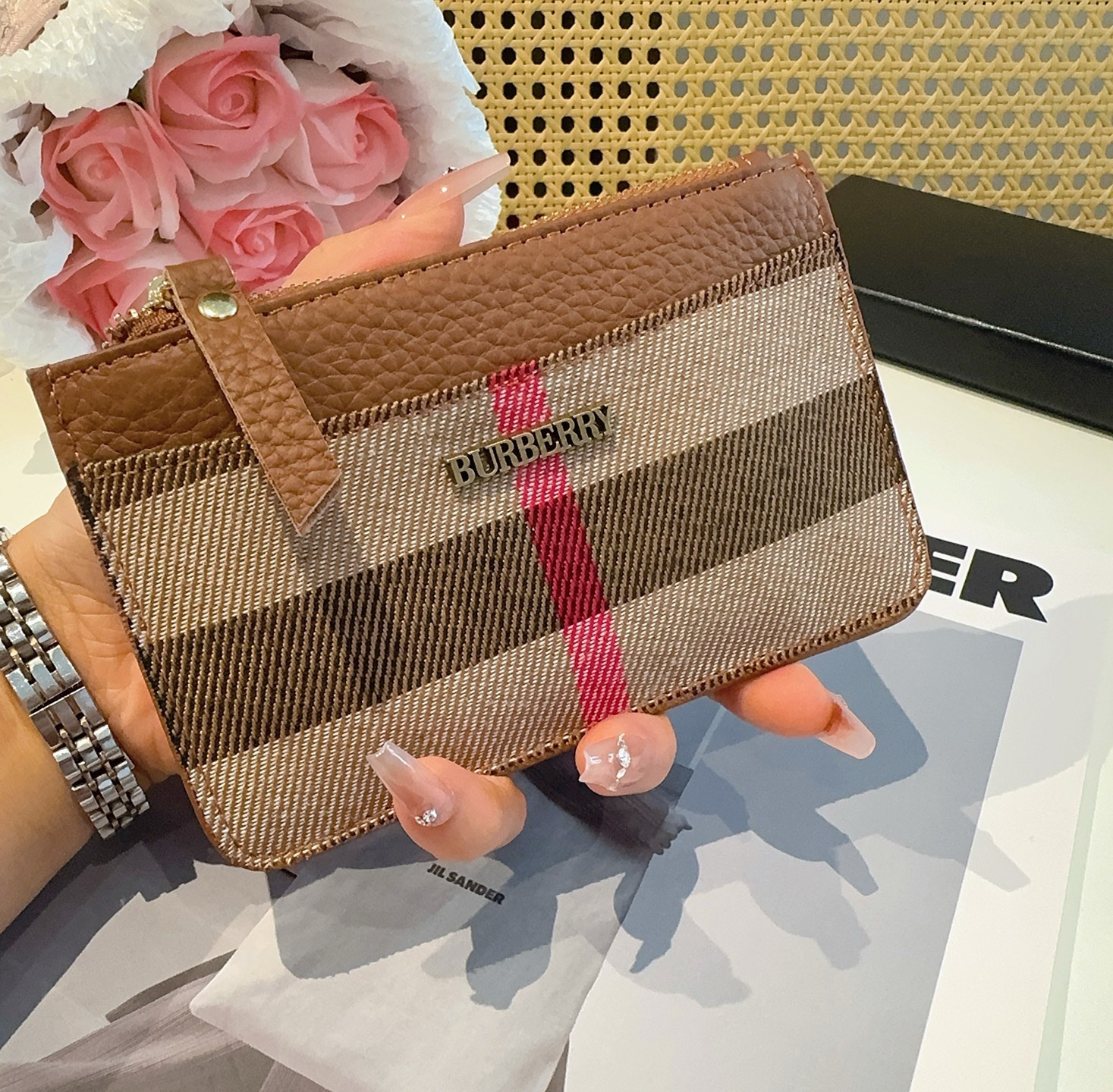 🔥巴宝莉零钱包钥匙包，帆布拼头层牛皮 有隔层 可放口红零钱耳机等小物件 手感真的很赞❗️