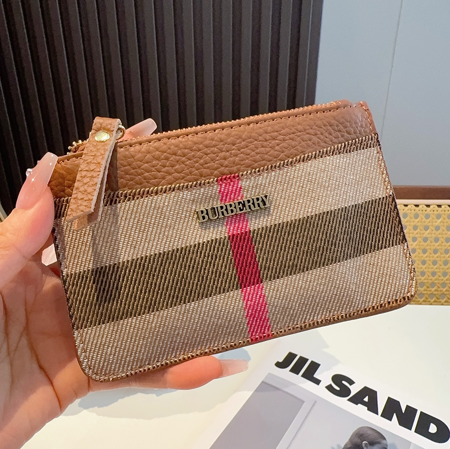 🔥巴宝莉零钱包钥匙包，帆布拼头层牛皮 有隔层 可放口红零钱耳机等小物件 手感真的很赞❗️