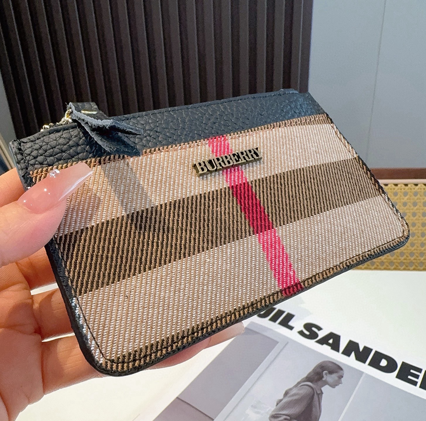 🔥巴宝莉零钱包钥匙包，帆布拼头层牛皮 有隔层 可放口红零钱耳机等小物件 手感真的很赞❗️