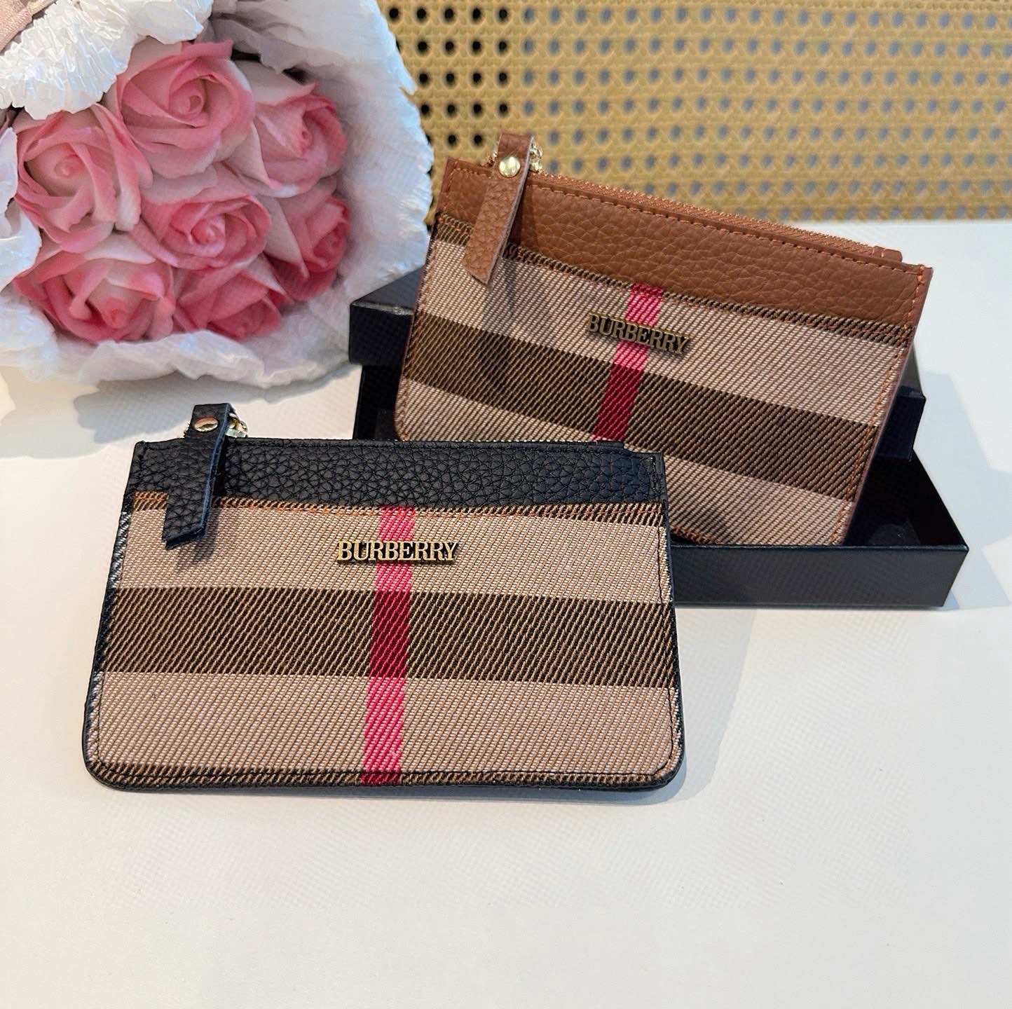 🔥巴宝莉零钱包钥匙包，帆布拼头层牛皮 有隔层 可放口红零钱耳机等小物件 手感真的很赞❗️