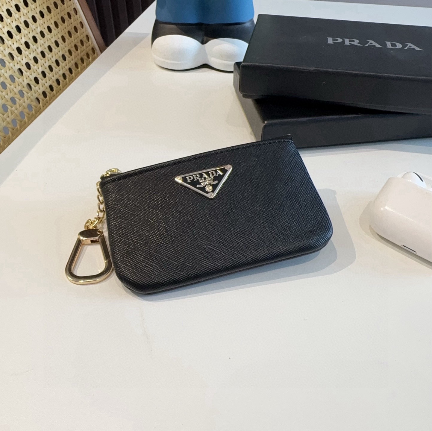 🔥普拉达零钱包 耳机包，包挂饰，可放口红耳机等小物件 手感真的很赞❗️