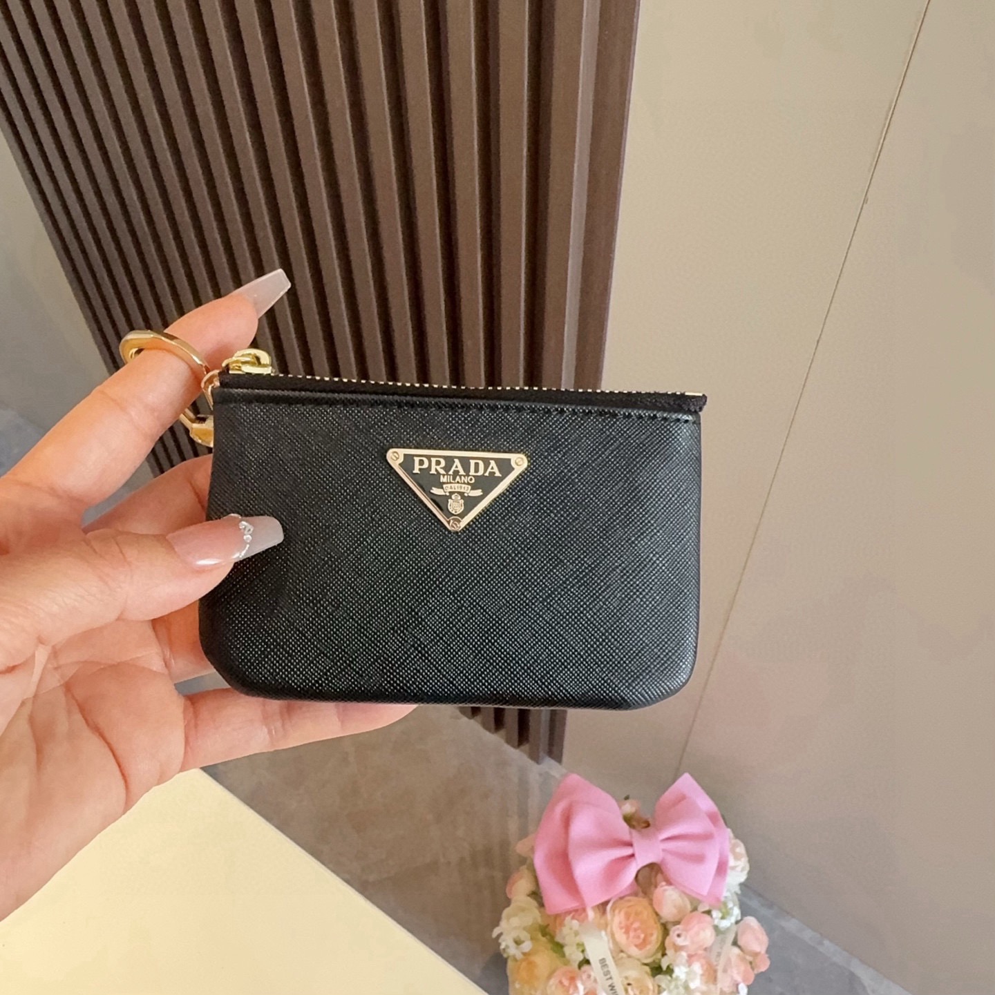 🔥普拉达零钱包 耳机包，包挂饰，可放口红耳机等小物件 手感真的很赞❗️